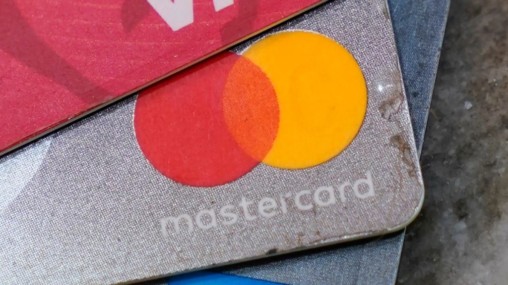 L'Australia annuncia l'intenzione di vietare le maggiorazioni sulle carte di debito