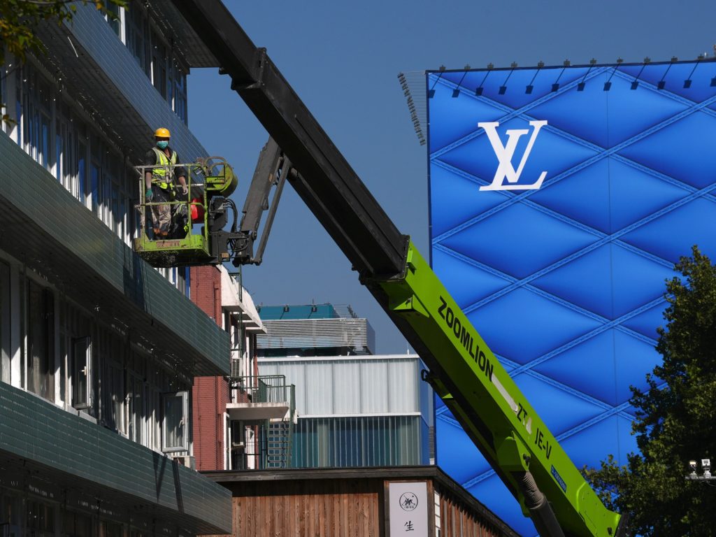 La Cina registra la crescita più lenta dai tempi delle misure restrittive “zero-COVID”.