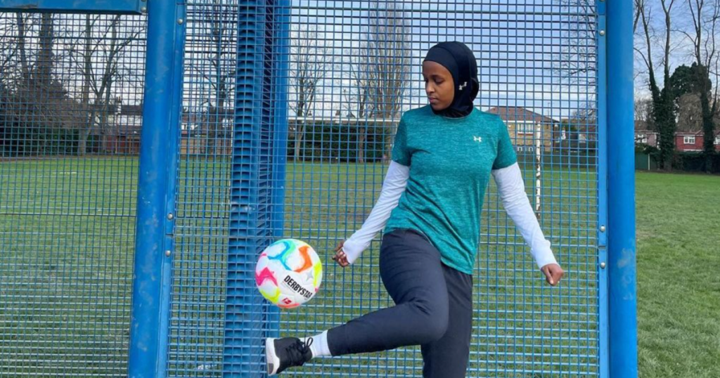 La lega di calcio femminile di Londra "vieta" l'uso dei vestiti sulle giocatrici musulmane somale