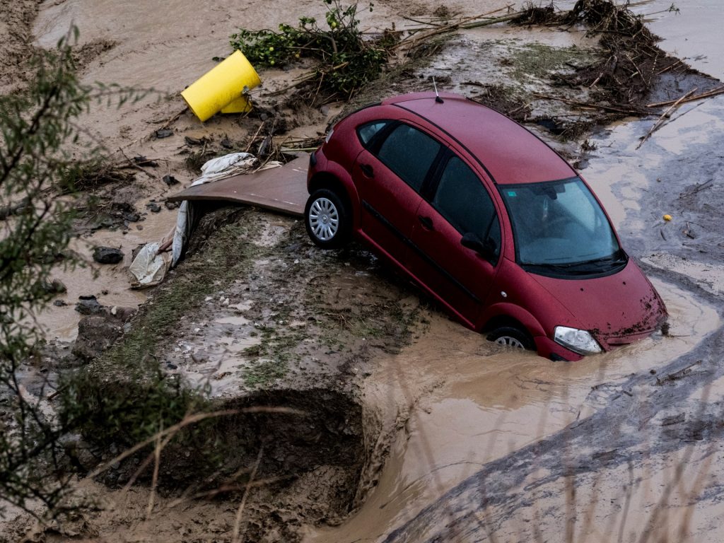 Morte e distruzione mentre piogge torrenziali sferzano la Spagna | Notizie sulle inondazioni
