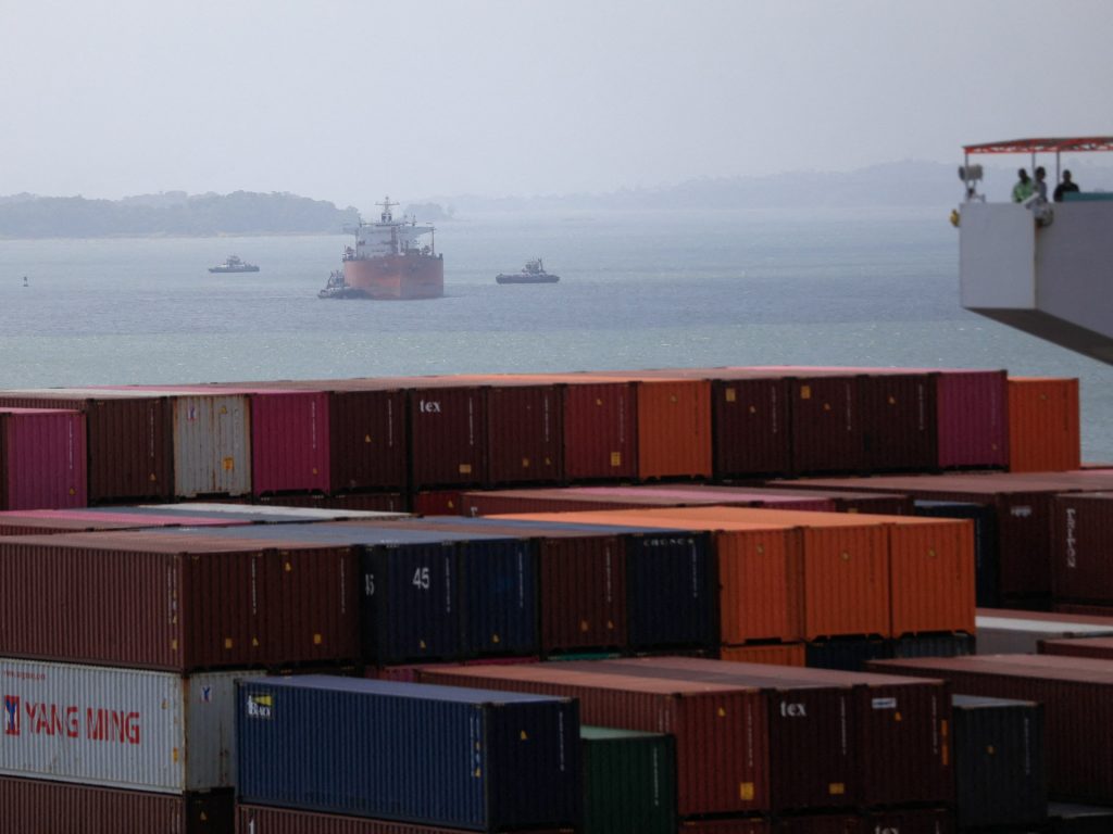 Un funzionario americano saluta con favore il decreto di Panama che prevede la revoca della registrazione alle navi sanzionate