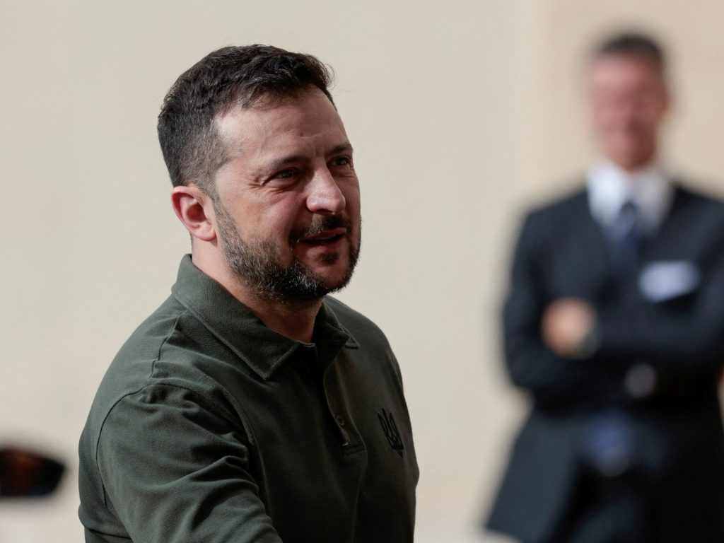 Zelenskyj accusa la Corea del Nord di inviare soldati per aiutare la Russia in guerra