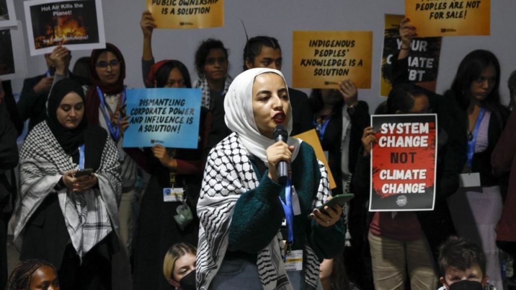 Le città più inquinanti rivelate mentre gli attivisti si arrabbiano alla lobby dei combustibili fossili COP29