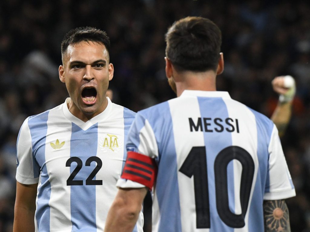 L'Argentina si avvicina alla Coppa del Mondo mentre Messi aiuta Martinez a raggiungere il livello di Maradona