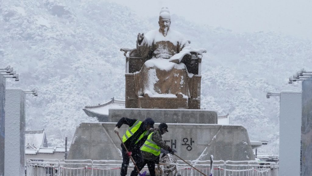 Almeno tre morti mentre la Corea del Sud combatte contro forti nevicate