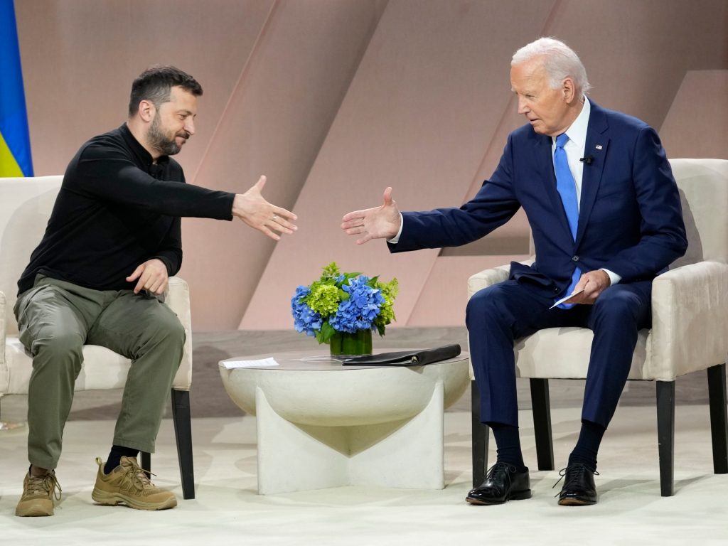 Biden consentirà all'Ucraina di usare armi statunitensi all'interno della Russia: rapporti