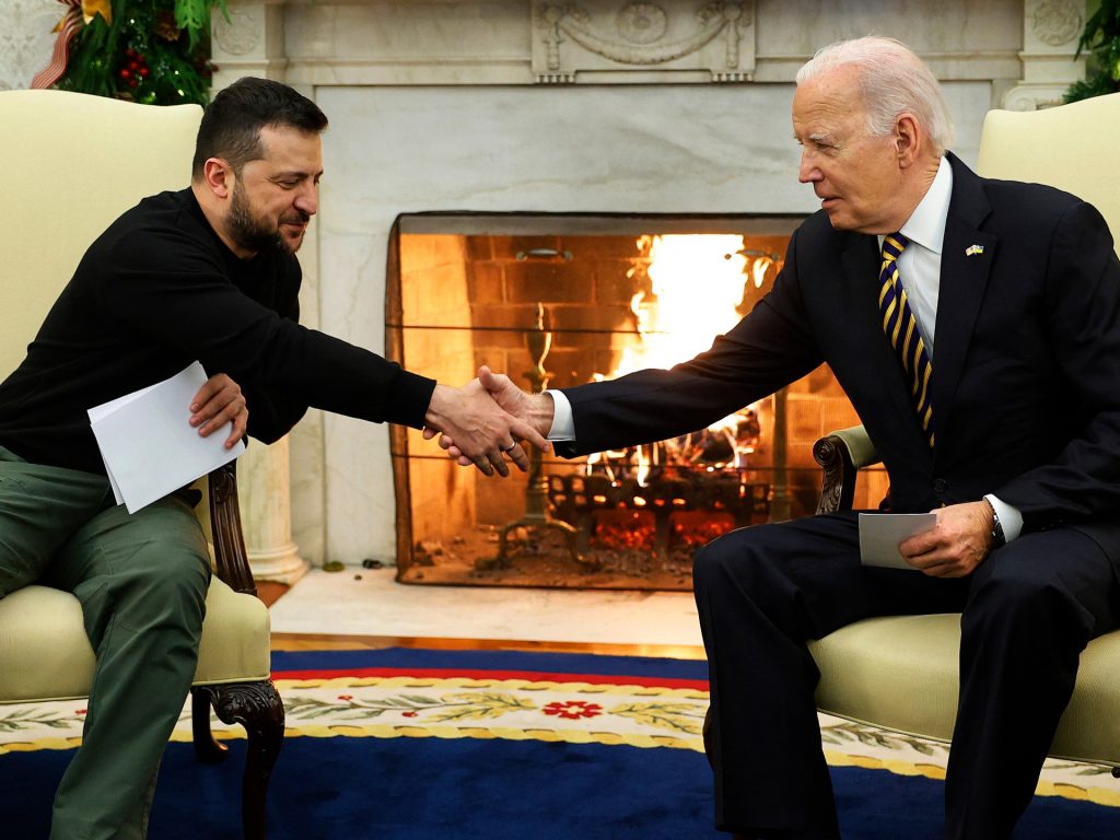 Biden “impegna” miliardi in aiuti all’Ucraina mentre Trump vince alimenta l’incertezza