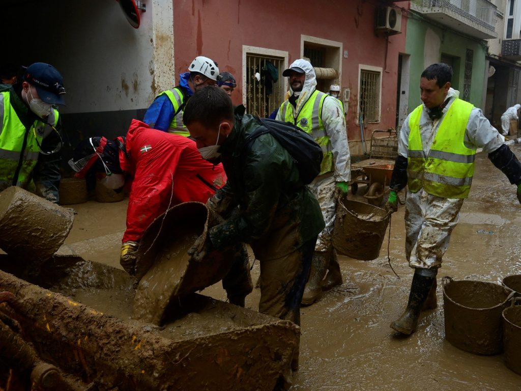 Forti piogge sferzano la Spagna dopo inondazioni mortali | Notizie meteorologiche
