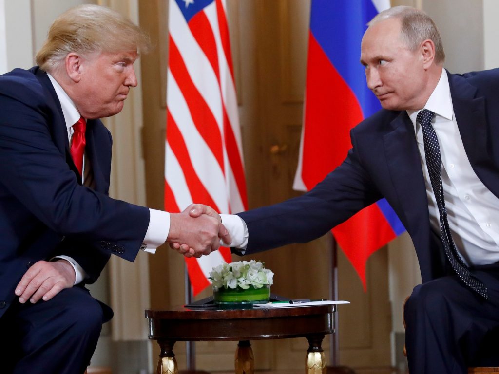 Il Cremlino afferma che le notizie secondo cui Trump ha parlato con Putin sono “pura finzione”