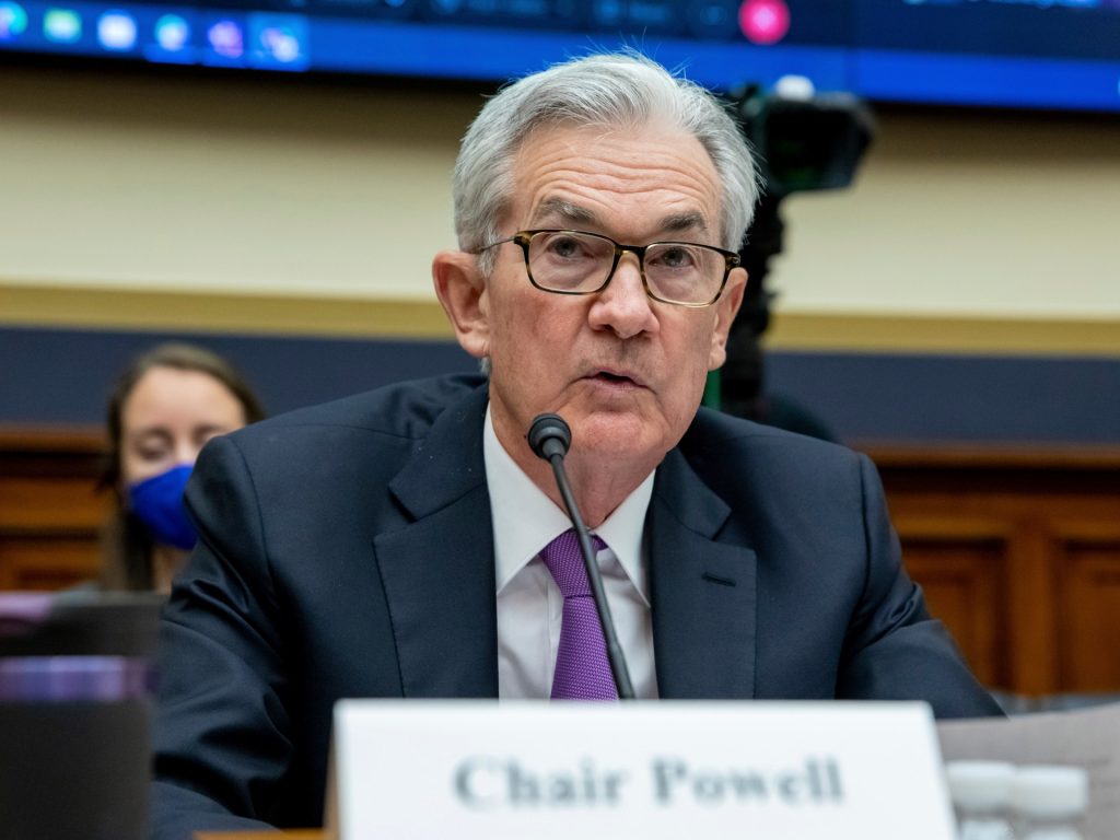 La Fed americana taglia i tassi di interesse, Powell dice che non mollerà anche se Trump lo chiederà