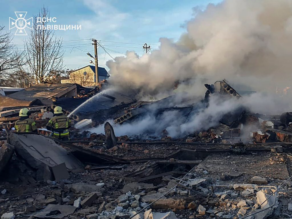 La Russia colpisce le infrastrutture energetiche dell’Ucraina con enormi attacchi missilistici e droni