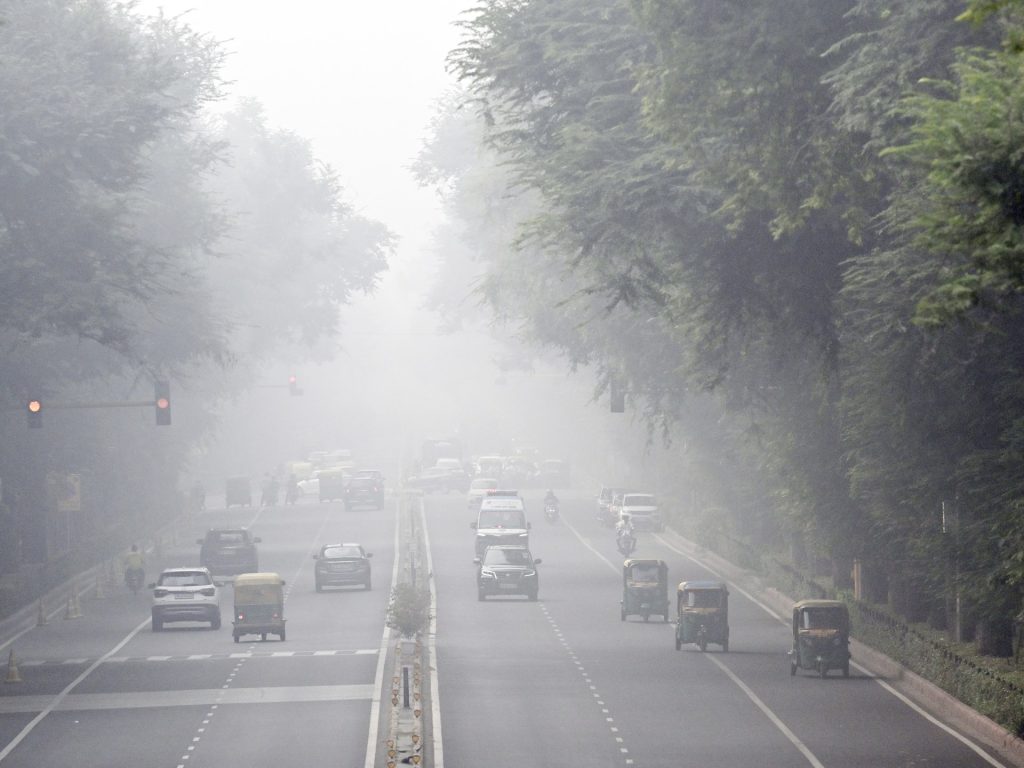 La capitale dell’India, Nuova Delhi, chiude tutte le scuole primarie a causa del peggioramento della qualità dell’aria