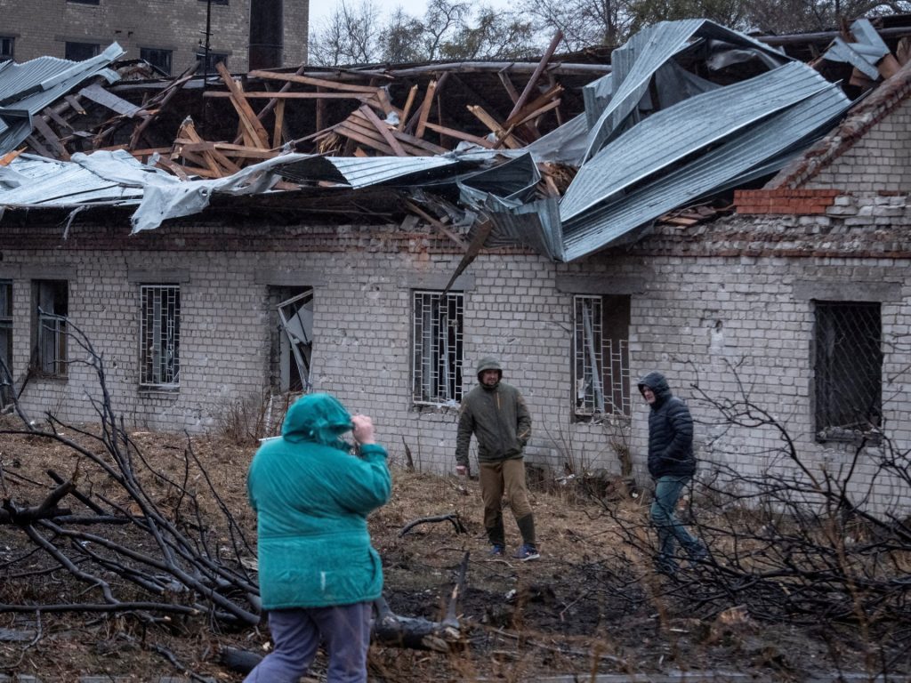 Putin afferma che la Russia ha attaccato l'Ucraina con un nuovo missile balistico intermedio