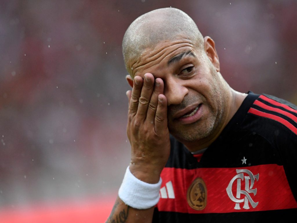 L'ex attaccante del Brasile e dell'Inter Adriano dice addio al calcio