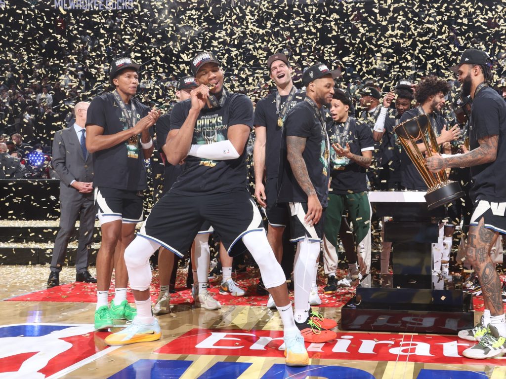 Antetokounmpo guida i Bucks al titolo del torneo della Coppa NBA contro i Thunder