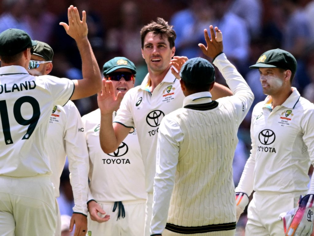 L'Australia ha battuto l'India di 10 wicket nell'Adelaide Test per livellare la serie 1-1
