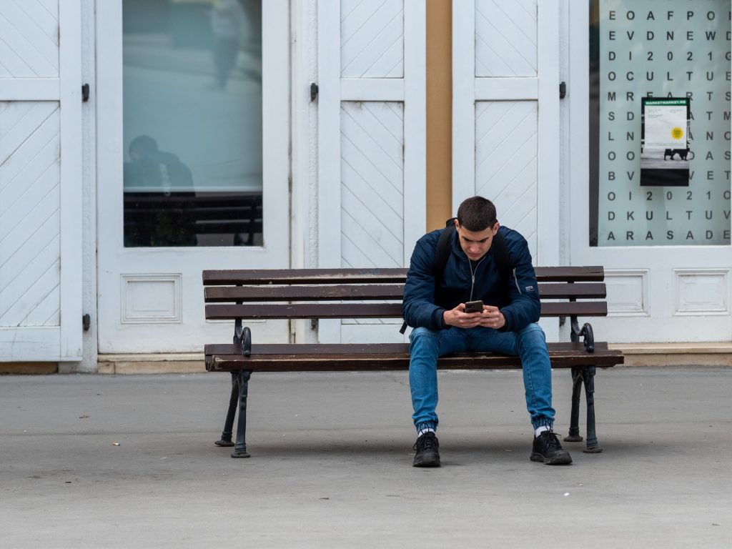 La Serbia ha violato i telefoni degli attivisti e dei giornalisti? Perché?