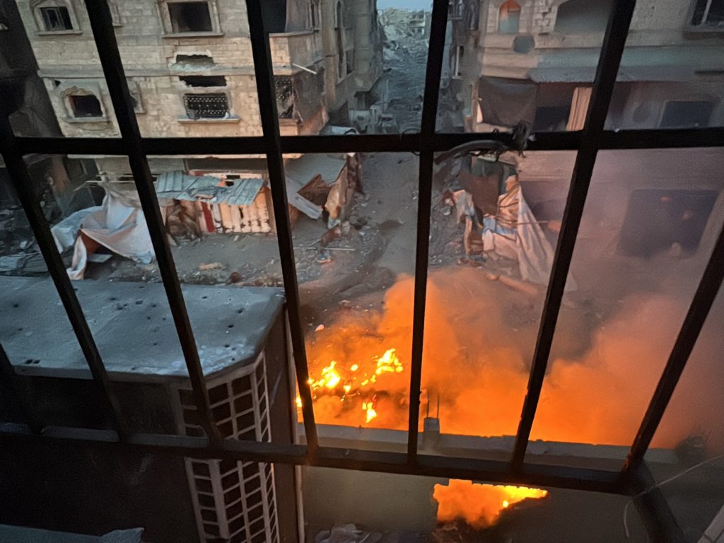 Quando gli ospedali in fiamme non fanno più notizia