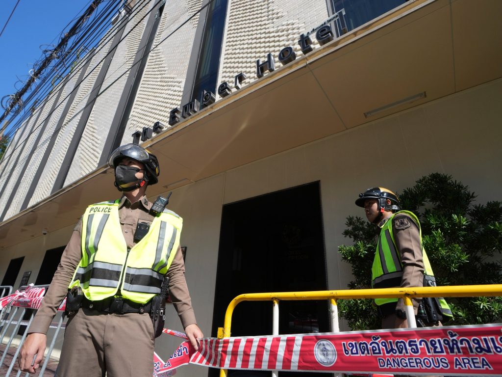 Tre stranieri muoiono nell'incendio di un hotel di Bangkok, dicono le autorità