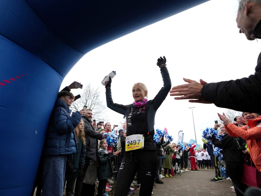 Una donna belga corre una maratona ogni giorno nel 2024 per raggiungere il record mondiale