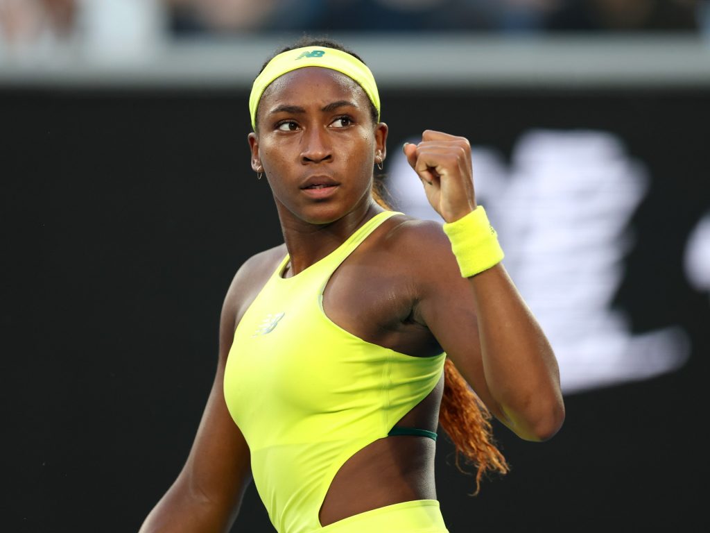 Gauff domina Fernandez all'Austalian Open ma Osaka si ritira infortunato
