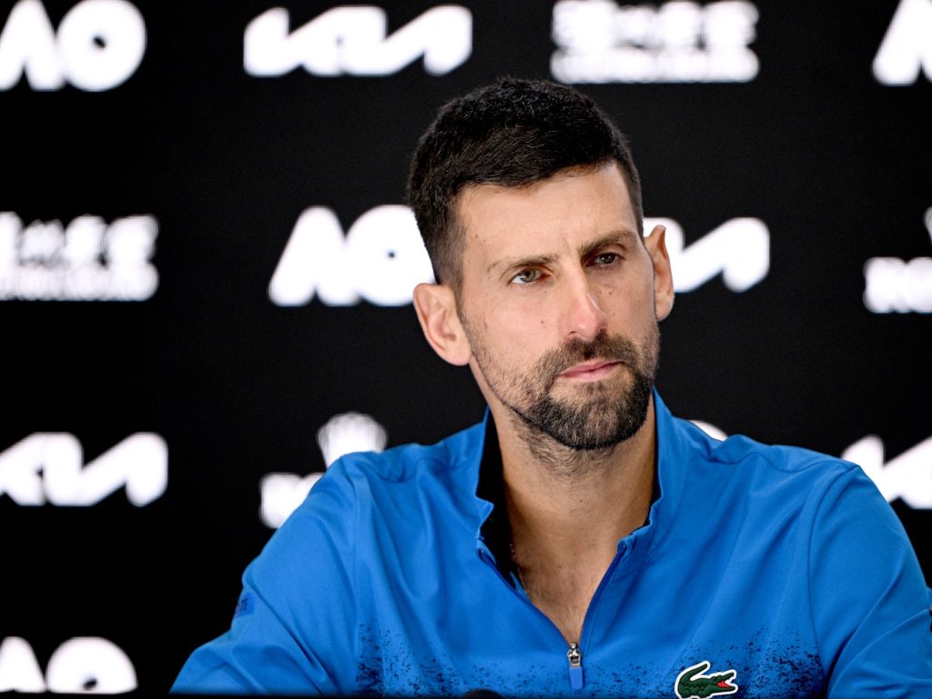 Il conduttore televisivo australiano si scusa con Djokovic per la frecciata "offensiva e razzista".
