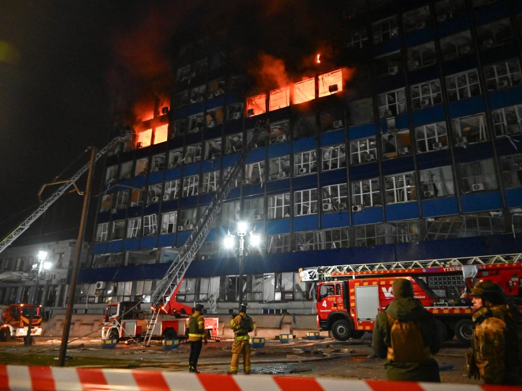 Attacco russo uccide 13 persone a Zaporizhzhia in Ucraina