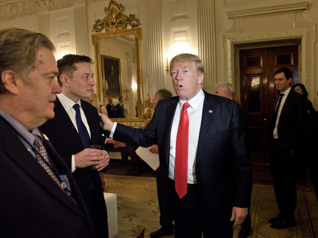 Bannon vs Musk: come l'inversione di marcia di Trump sui visti H-1B ha diviso MAGA