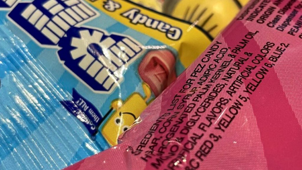 I divieti statunitensi colorano il rosso n. 3 dagli alimenti, affermando che provoca il cancro nei topi da laboratorio