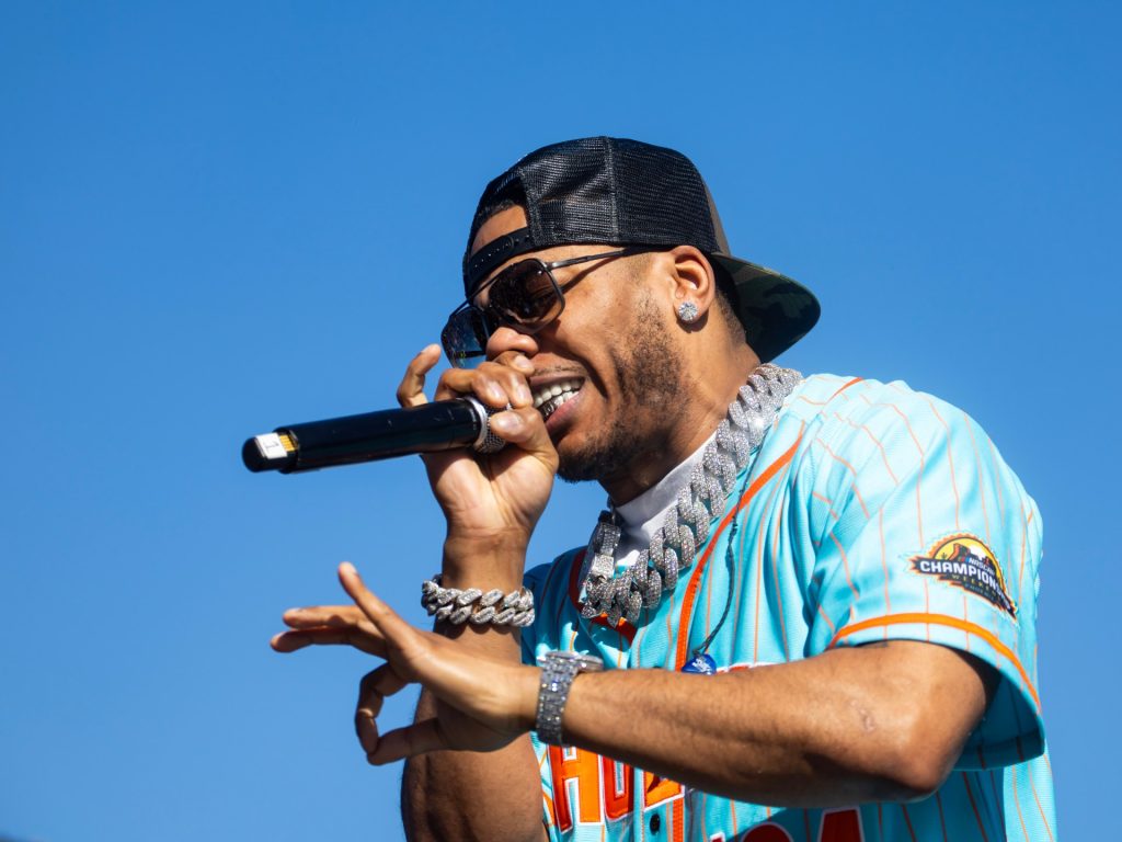 Il giorno in cui l'hip-hop dei millennial è andato al ballo del Klan