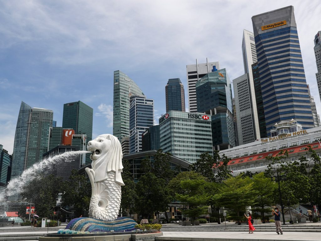 L’economia di Singapore cresce del 4%, battendo le previsioni