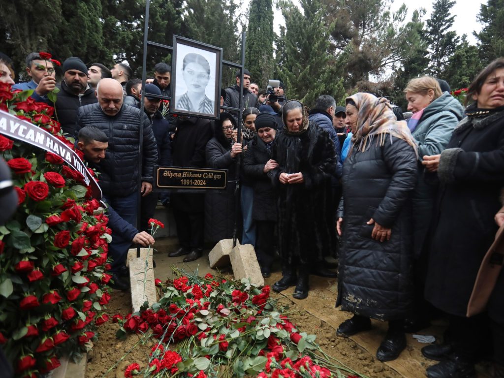 “Mancanza di umanità”: perché l’Azerbaigian è arrabbiato con la Russia per l’incidente aereo