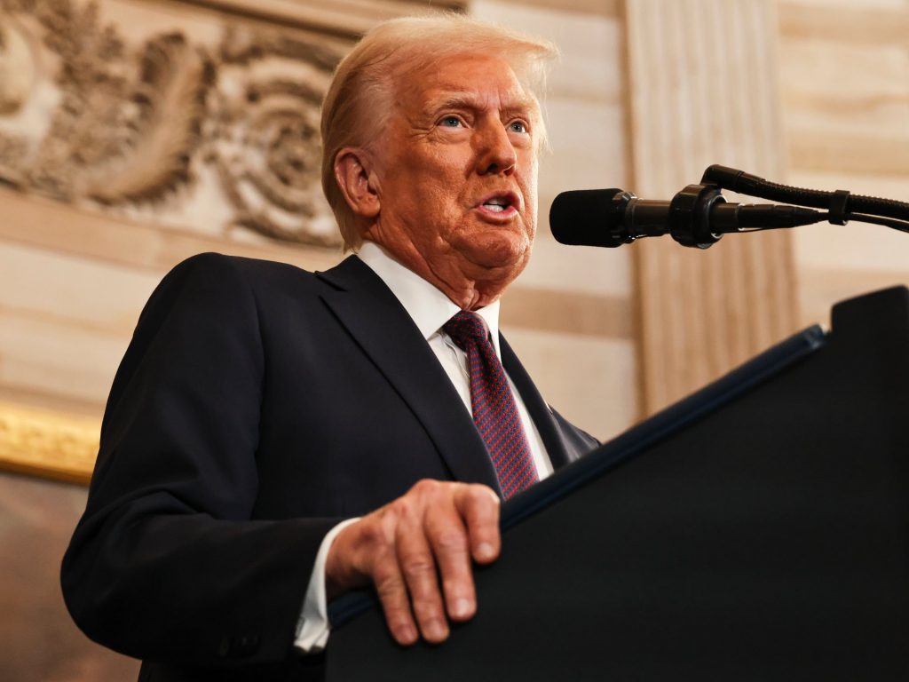 Nessuna tariffa il primo giorno, ma Trump promette di “drill, baby, drill”