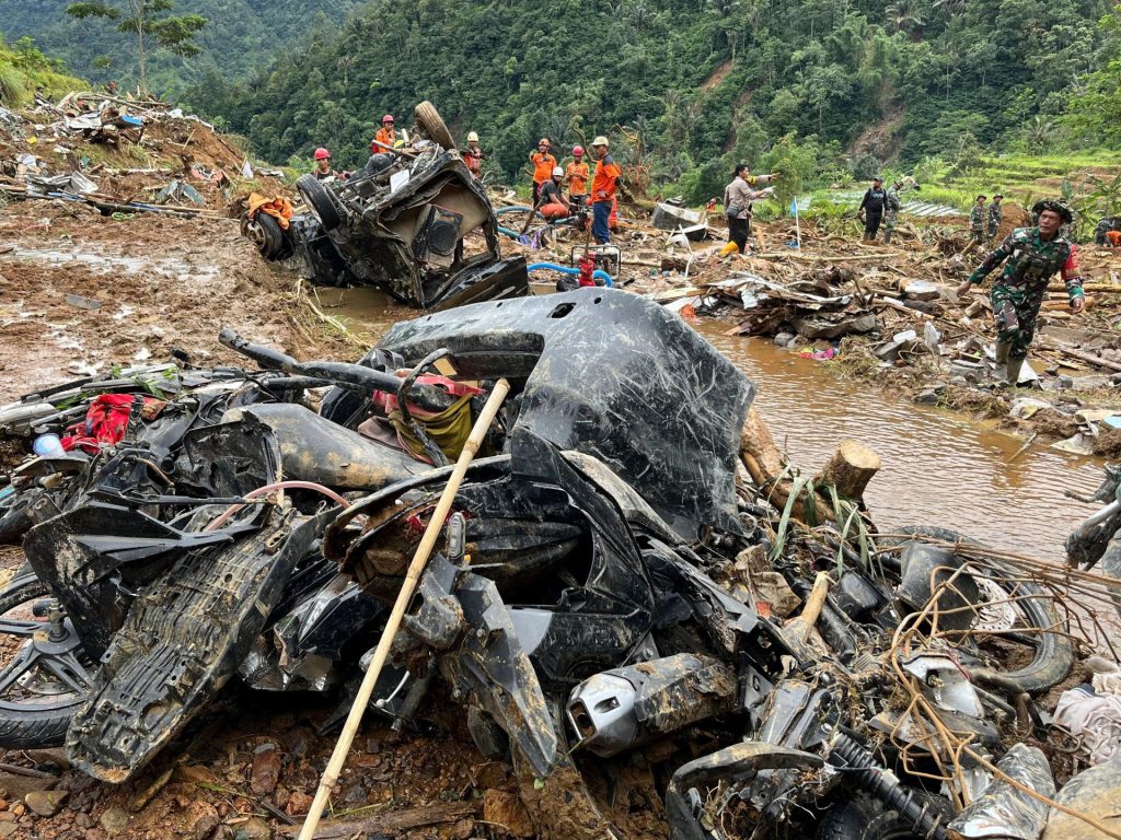 Toll di morte nelle mortali inondazioni dell'Indonesia, le frane sale a 21 | Notizie meteorologiche