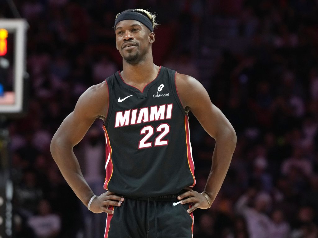 Jimmy Butler di Miami è stato scambiato con Golden State Warriors