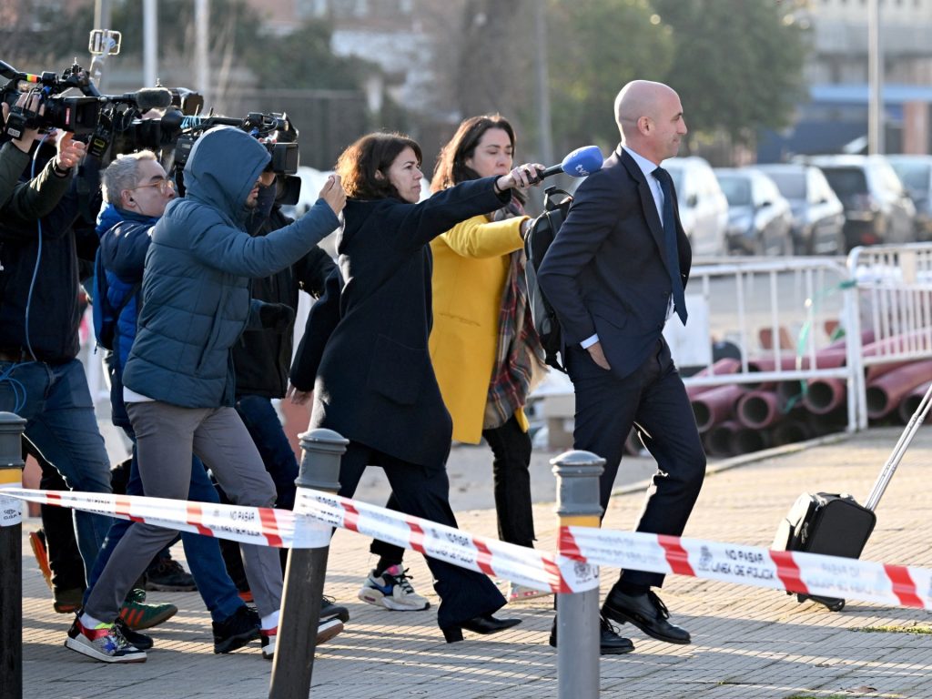 Rubiales "totalmente sicuro" Hermoso ha acconsentito a baciare alla Coppa del Mondo, la prova ascolta