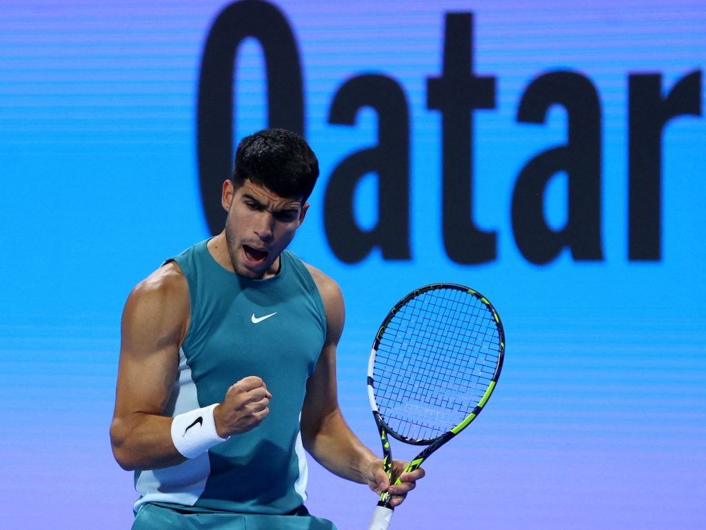 Alcaraz batte cilic in set dritti per avanzare al Qatar Open