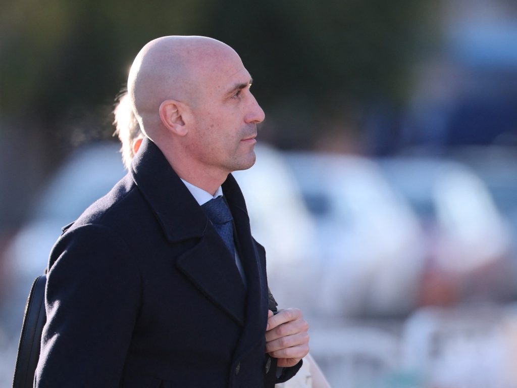 L'ex capo del football spagnolo Luis Rubiales ha dichiarato colpevole di aggressione sessuale