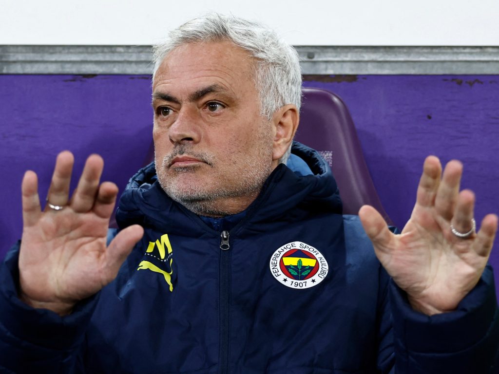 Il club di calcio turco Galatasaray accusa Mourinho di "dichiarazioni razziste"