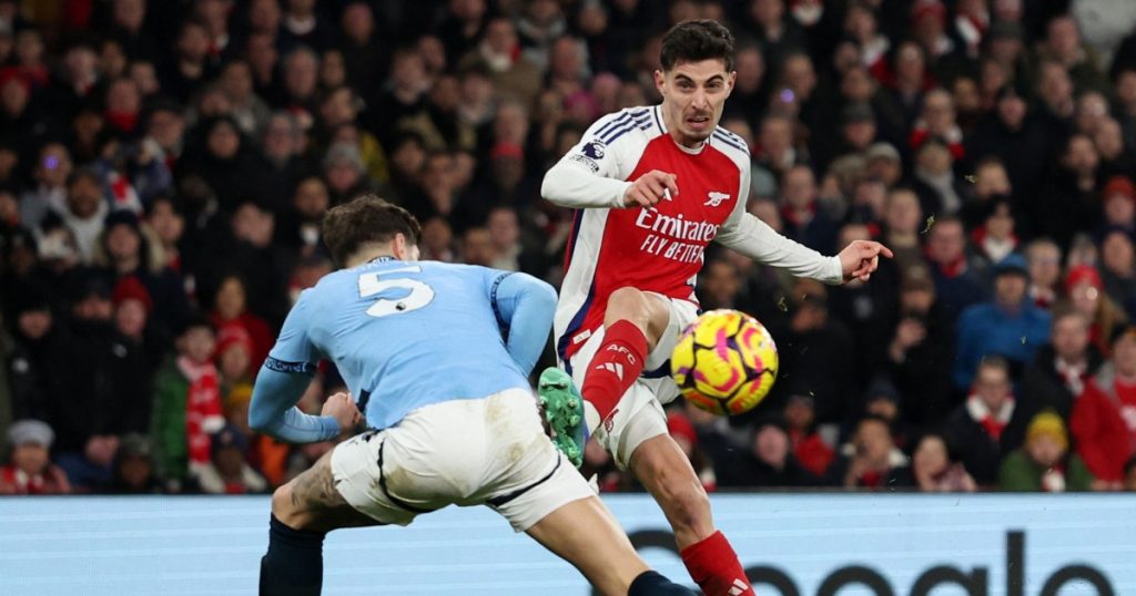 Arsenal Keep Hunt Hunt Alive con 5-1 martellamento di Manchester City