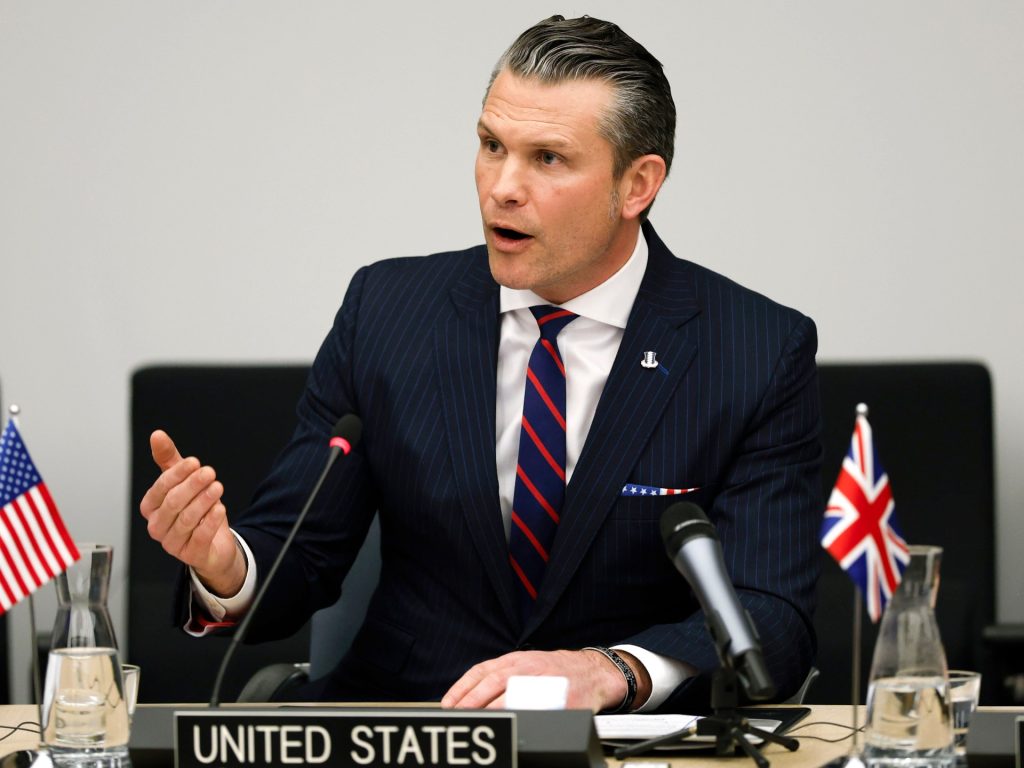 Il capo della difesa degli Stati Uniti segnala grande turno nel sostegno dell'Ucraina nel primo incontro della NATO
