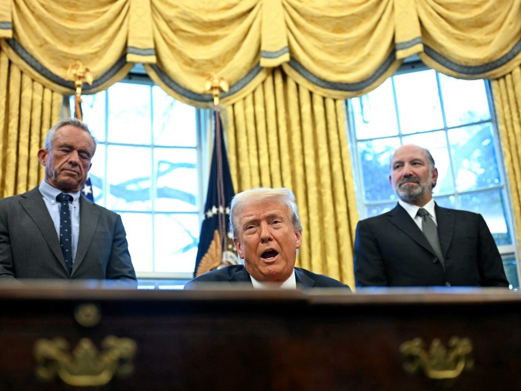 Trump tariffe del 25% su Canada, il Messico, si è prefissato il 4 marzo