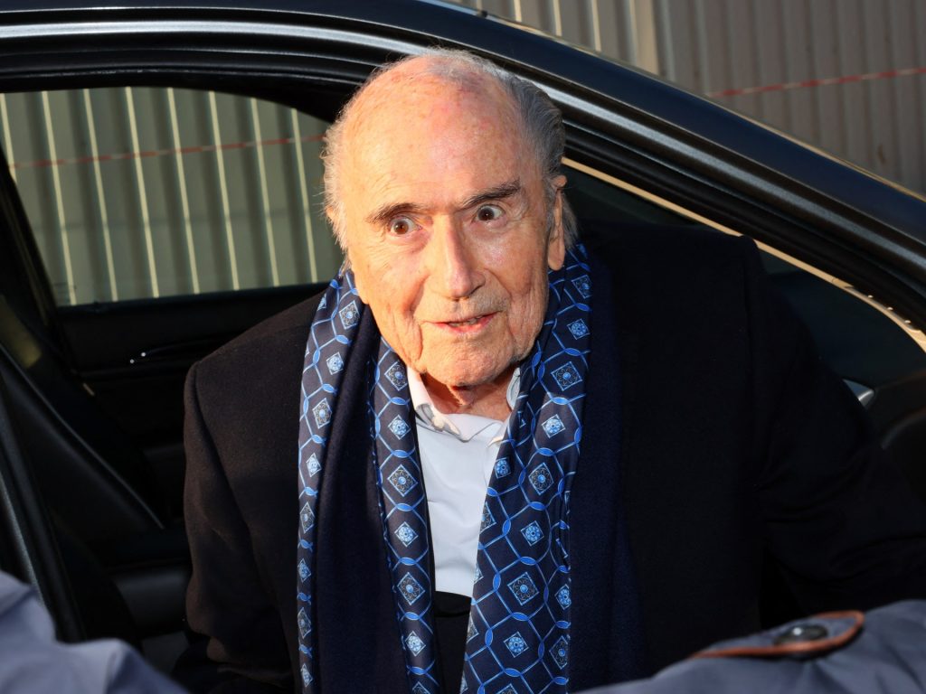 Blatter e Platini tornano in campo svizzero nella saga legale di lunga data