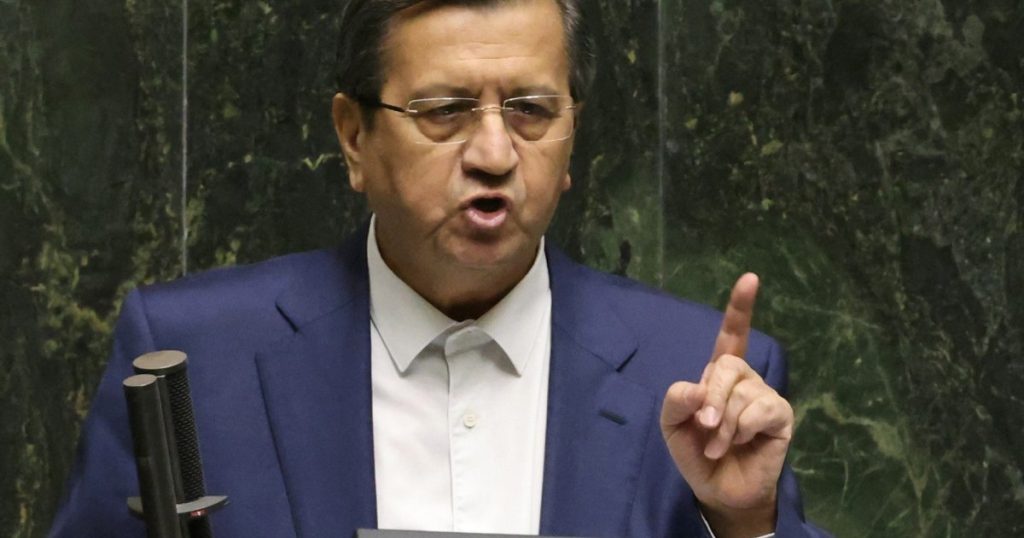 Il ministro dell'Economia iraniano ha accusato quando l'inflazione aumenta, la valuta cade