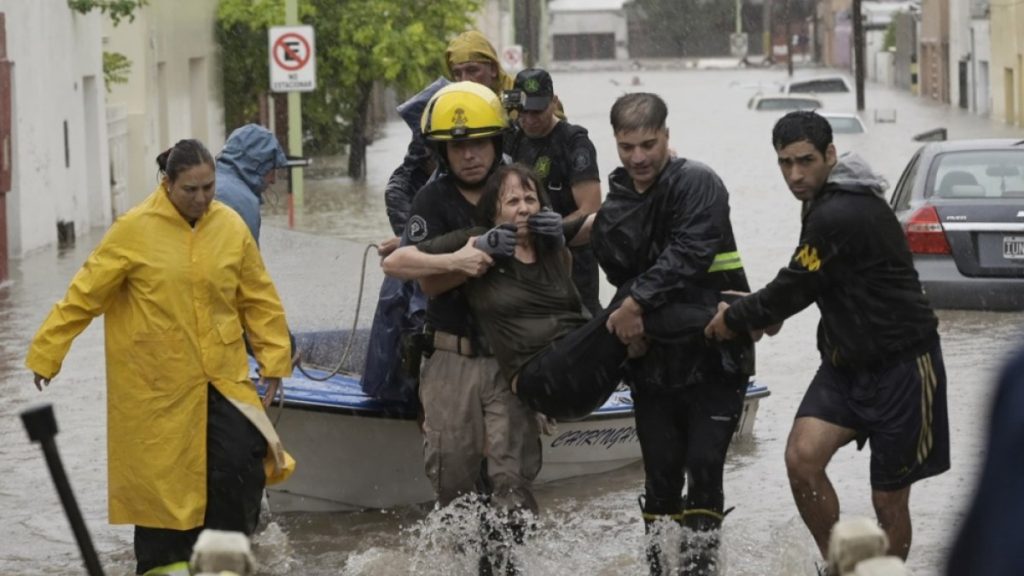 L'Argentina piange 16 uccisi nelle inondazioni