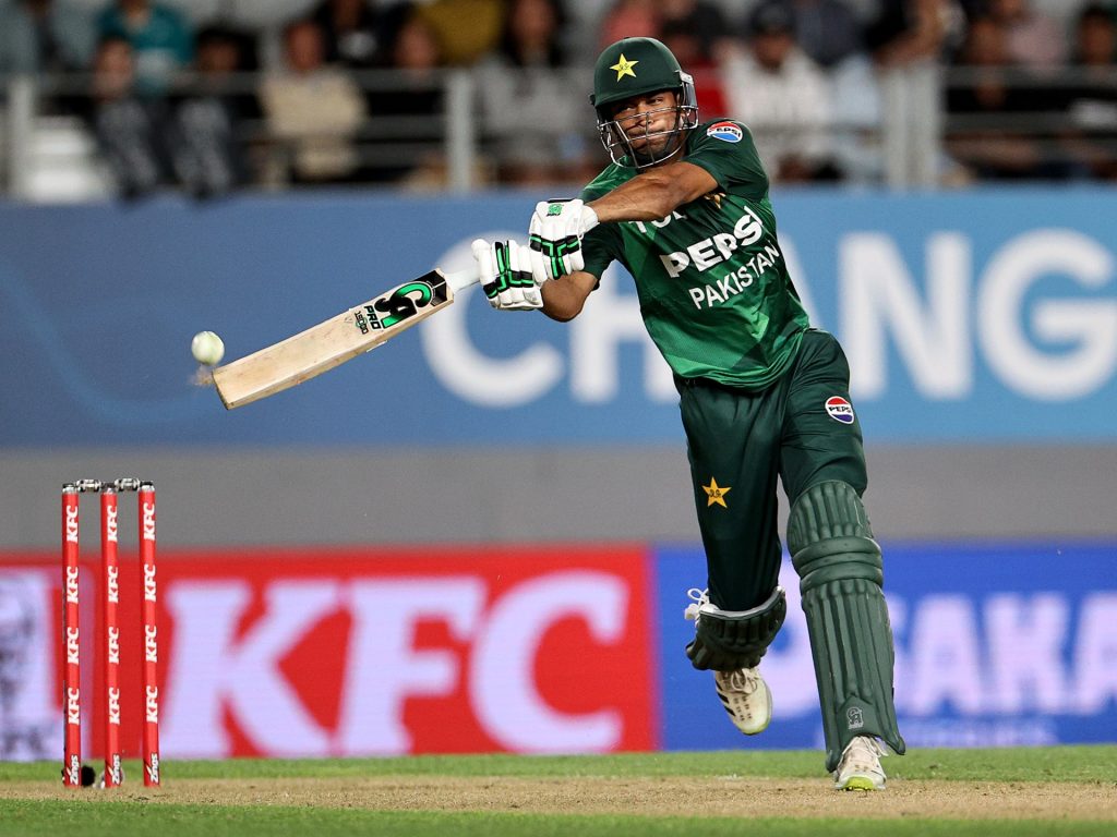 Pakistan stordito la Nuova Zelanda mentre il record di Nawaz Century soffia Serie T20i