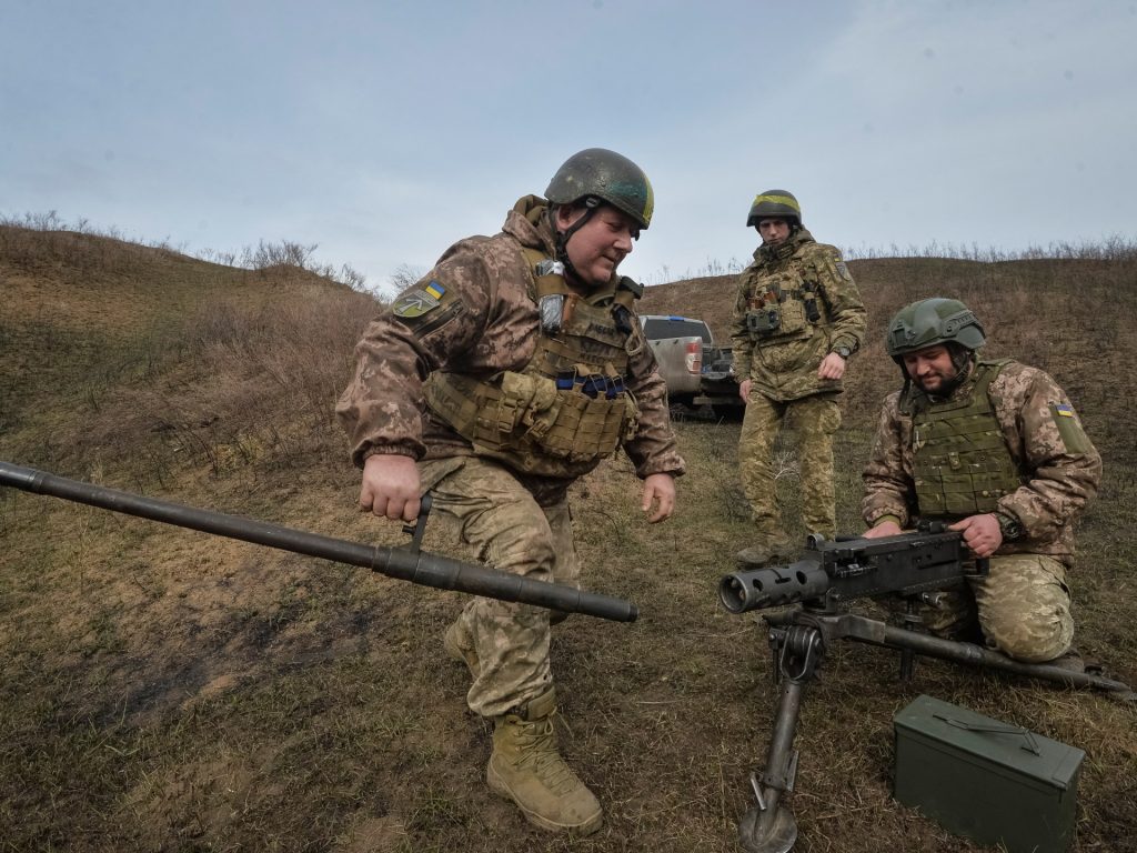 Capi militari per eliminare la proposta di mantenimento della pace ucraina in mezzo alla guerra della Russia