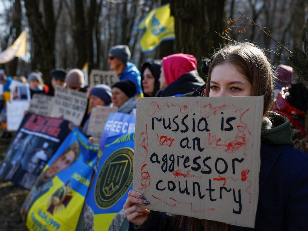 Dopo la fila infuocata di Trump con Zelenskyy, la Russia ha elogiato il leader degli Stati Uniti