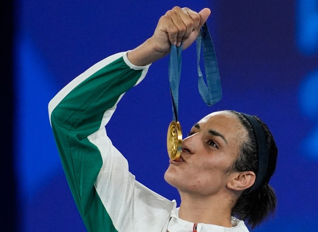 Il campione di boxe IMANE KHELIF prende di mira il secondo oro olimpico alle partite di Los Angeles 2028