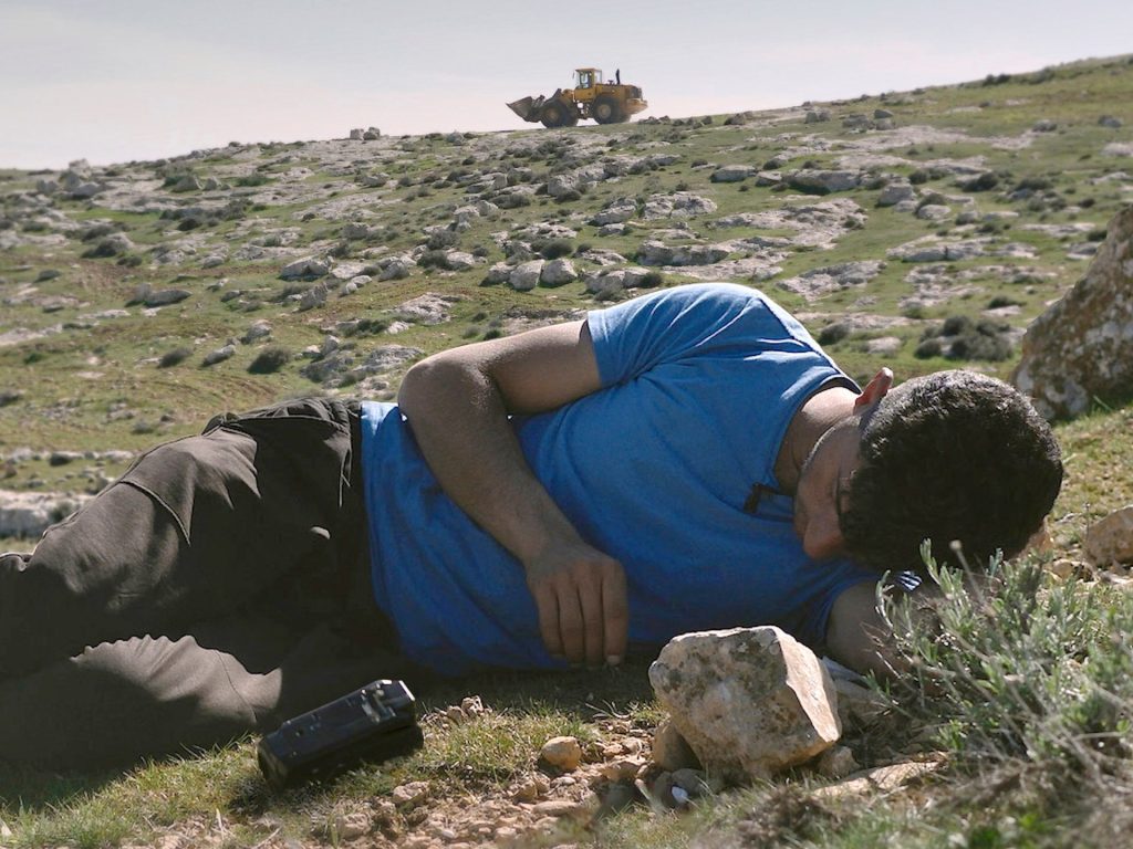 Perché l'America ha paura di "nessun'altra terra"?